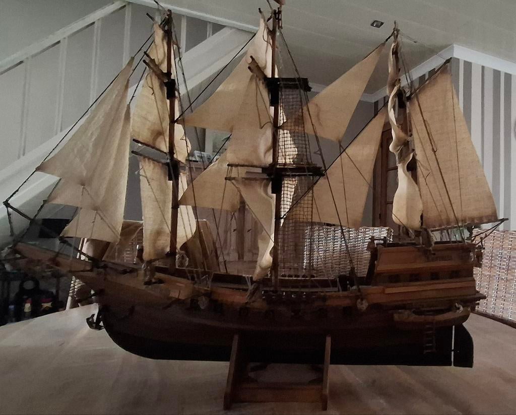 Houten scheepsmodel HMS bounty 1789, Ophalen