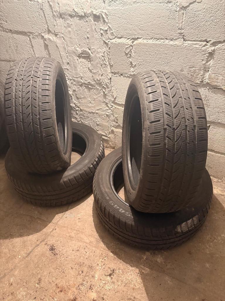Lot de 4 pneus toutes saisons 225/55 R17, Autos : Pièces & Accessoires, Pneus & Jantes, Enlèvement