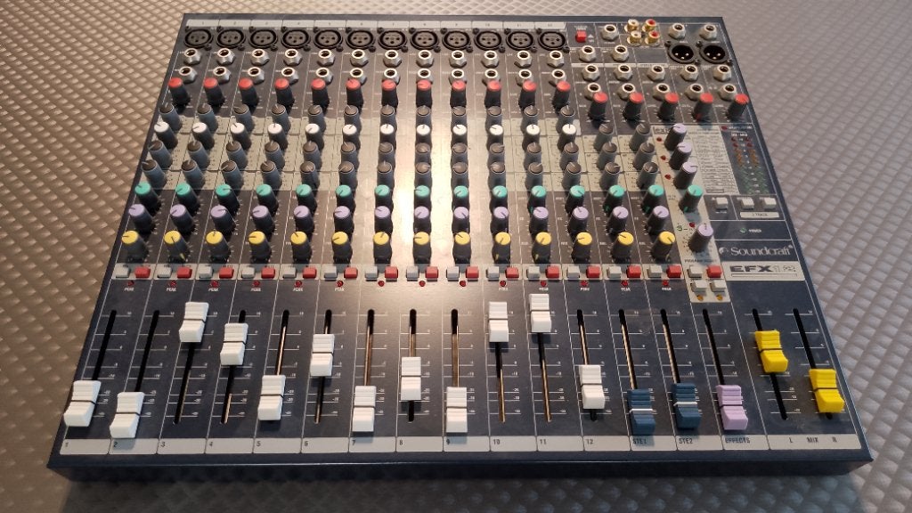Soundcraft efx12, Muziek en Instrumenten, Ophalen, Gebruikt, 10 tot 20 kanalen, Microfooningang