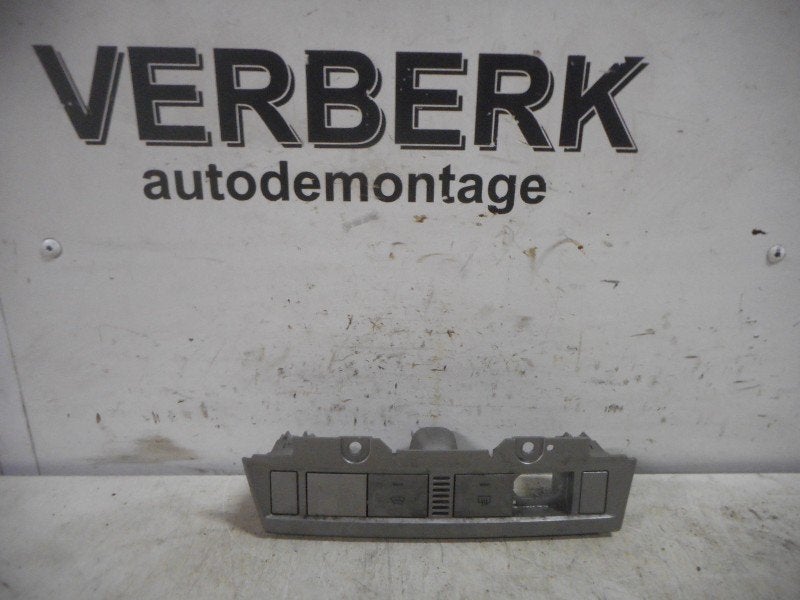 INTERRUPTEUR DEGIVRAGE LUNETTE ARRIÈRE Ford Focus 2 C+C, Henry-Ford-Straße  1
50735  Köln, DE, Ford-Werke GmbH, Kunden@ford.com