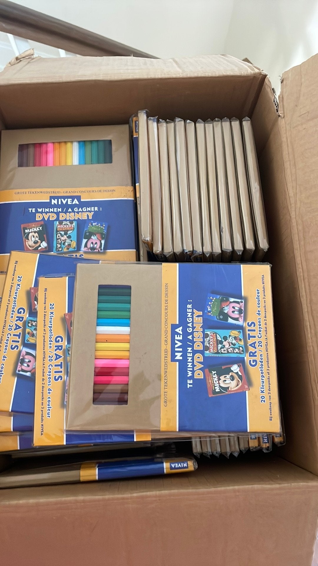 Doos met kleurpotloden, nieuw, Diversen, Schoolbenodigdheden, Ophalen, Zo goed als nieuw