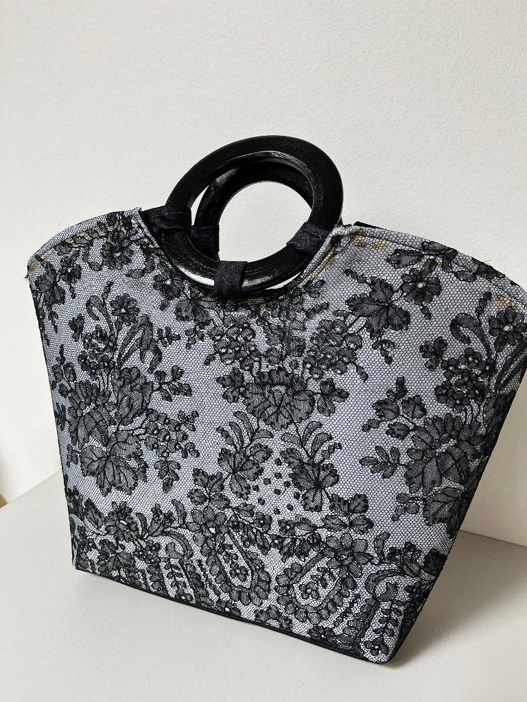 Handtas met Chantilly kant, Hobby en Vrije tijd, Kantklossen, Ophalen of Verzenden, Gebruikt, Overige typen
