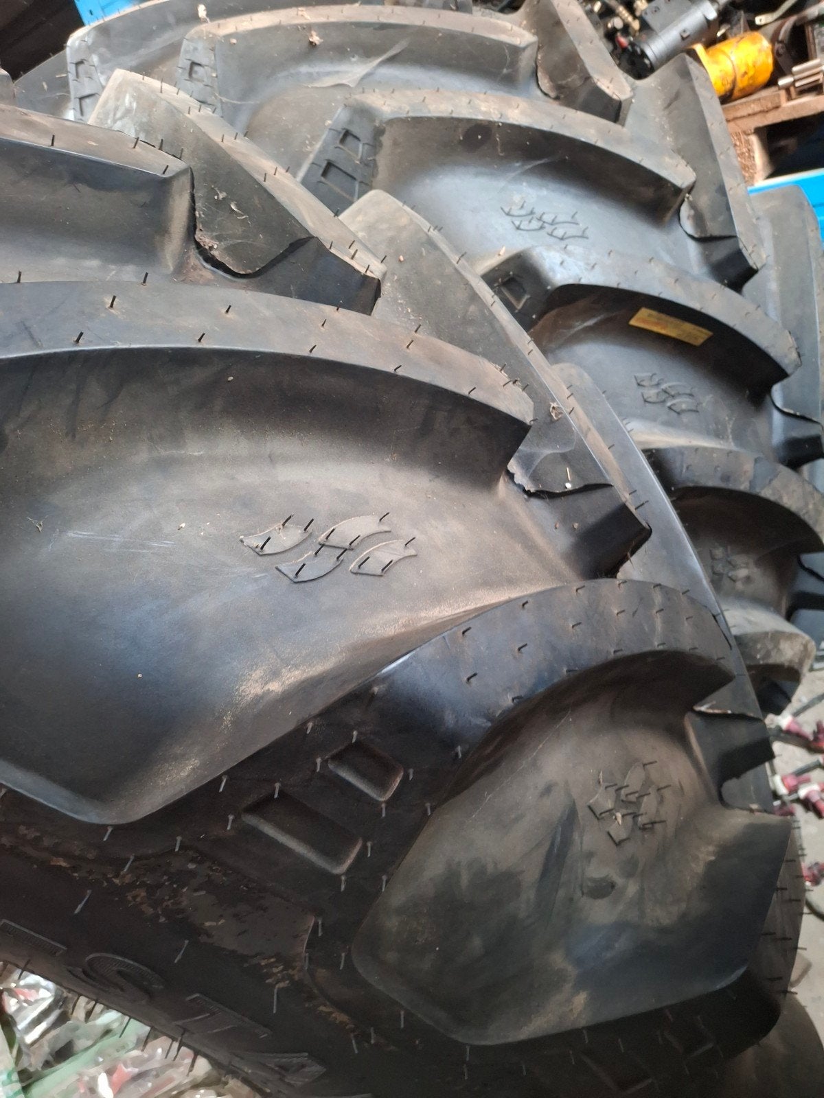 pneus 650/65R38, Amazone, Lely, Miedema, brosse de balayage, Enlèvement, Amazone, Vergel105@ hotmail.com