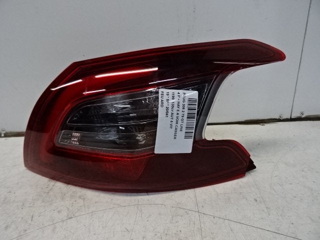 FEU ARRIÈRE DROIT Peugeot 308 (L3 / L8 / LB / LH / LP), Utilisé, Peugeot
