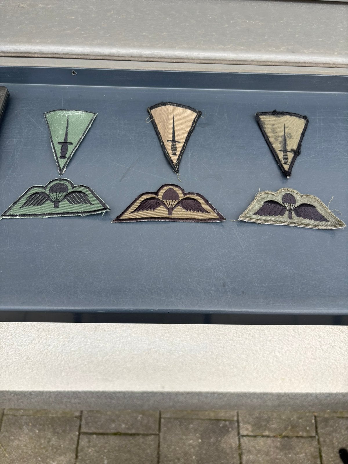 Certificats de para-commandement, Enlèvement, Comme neuf