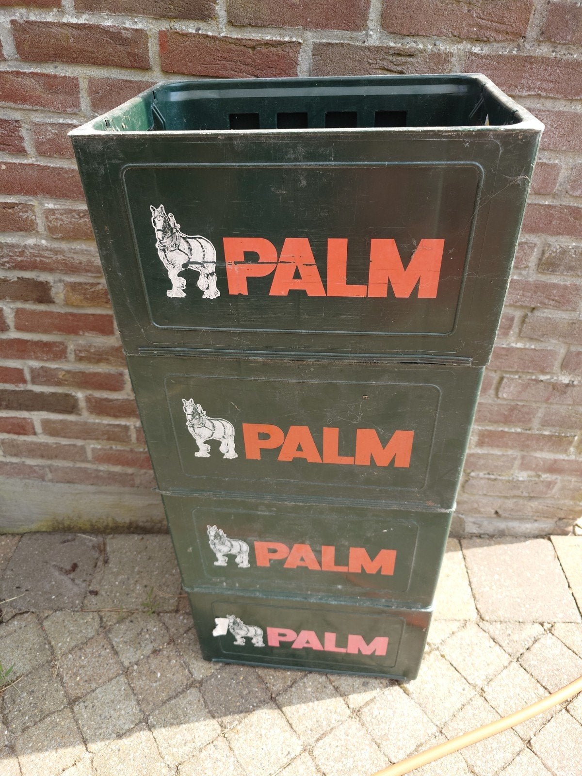 4 ouderelege  bierbakken PALM, Tuin en Terras, Ophalen