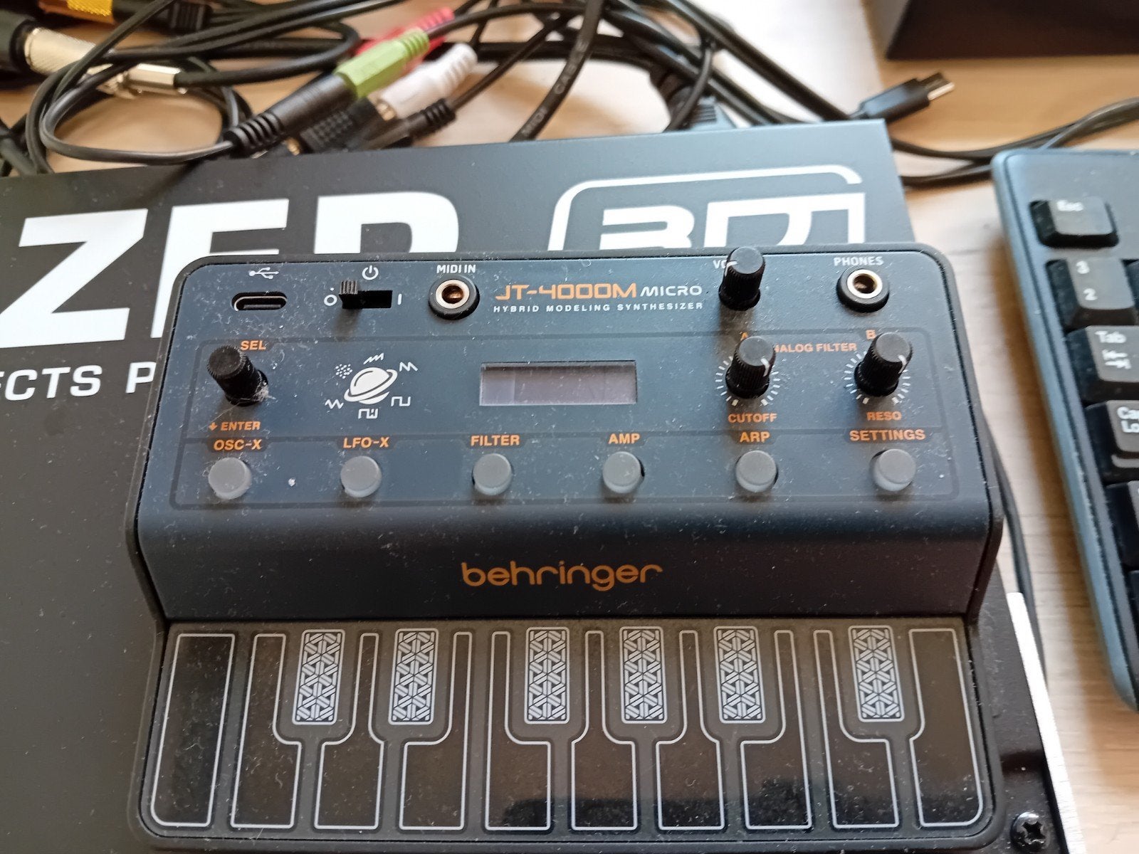 Behringer Jt 4000 micro, Muziek en Instrumenten, Midi-apparatuur, Ophalen, Zo goed als nieuw