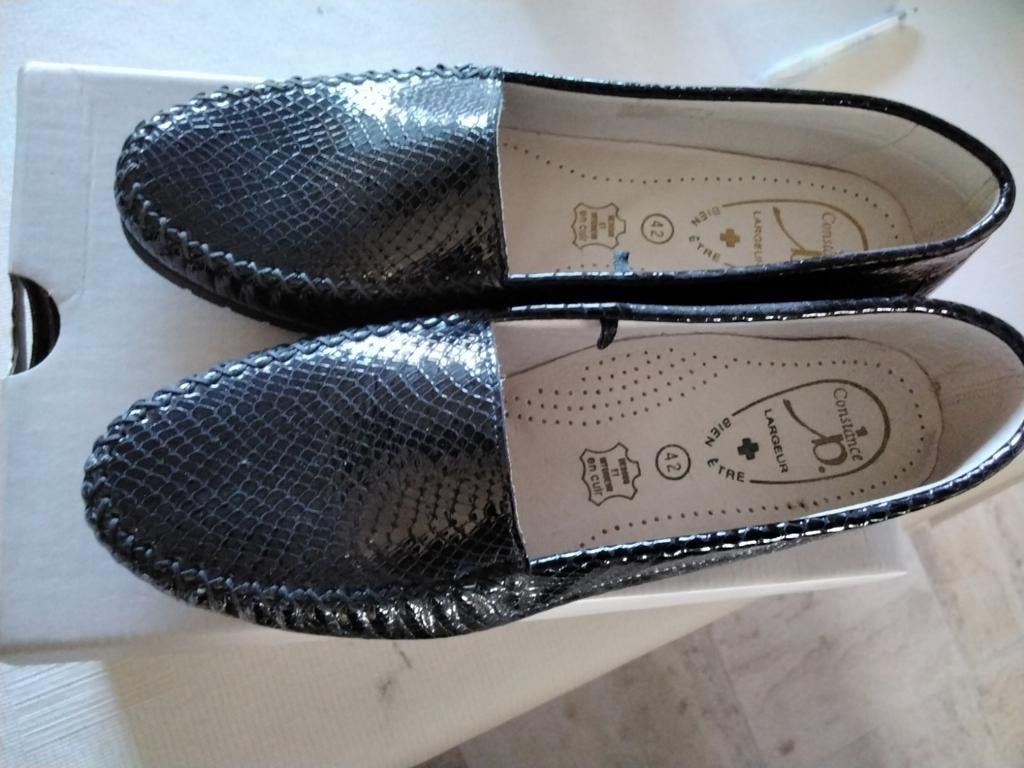 Nieuwe zwarte dames schoenen maat 41-42 zitten. nog in de do, Neuf, Enlèvement, Sabots, Noir