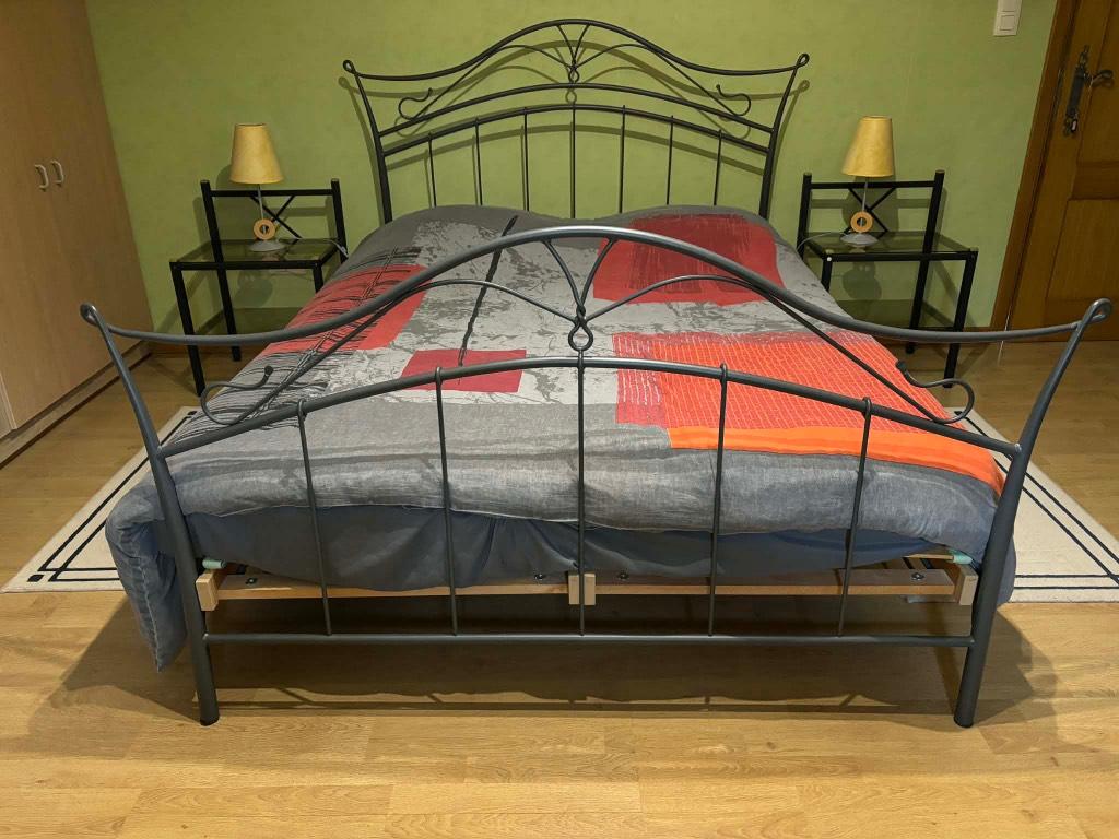 lit et chevet, Maison & Meubles, 140 cm, Enlèvement, Utilisé, Métal