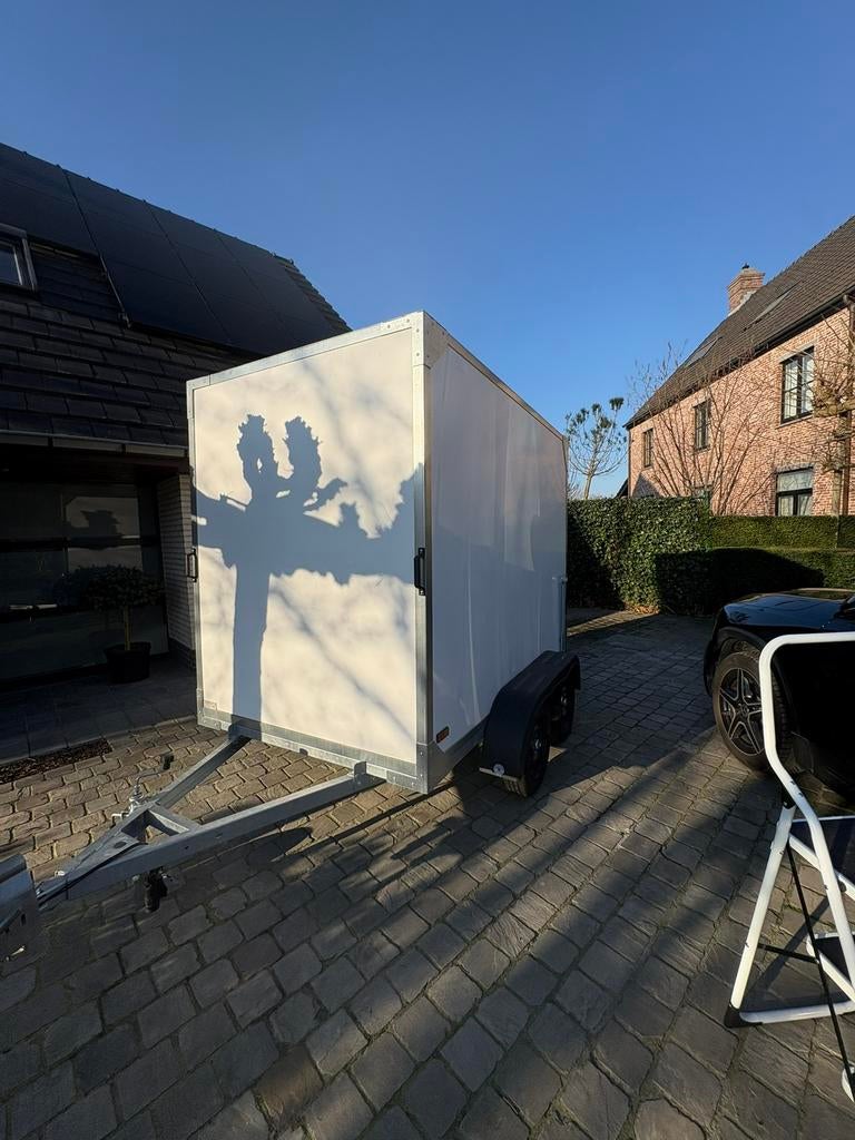 Gesloten remork 750 MTM, Ophalen, Zo goed als nieuw