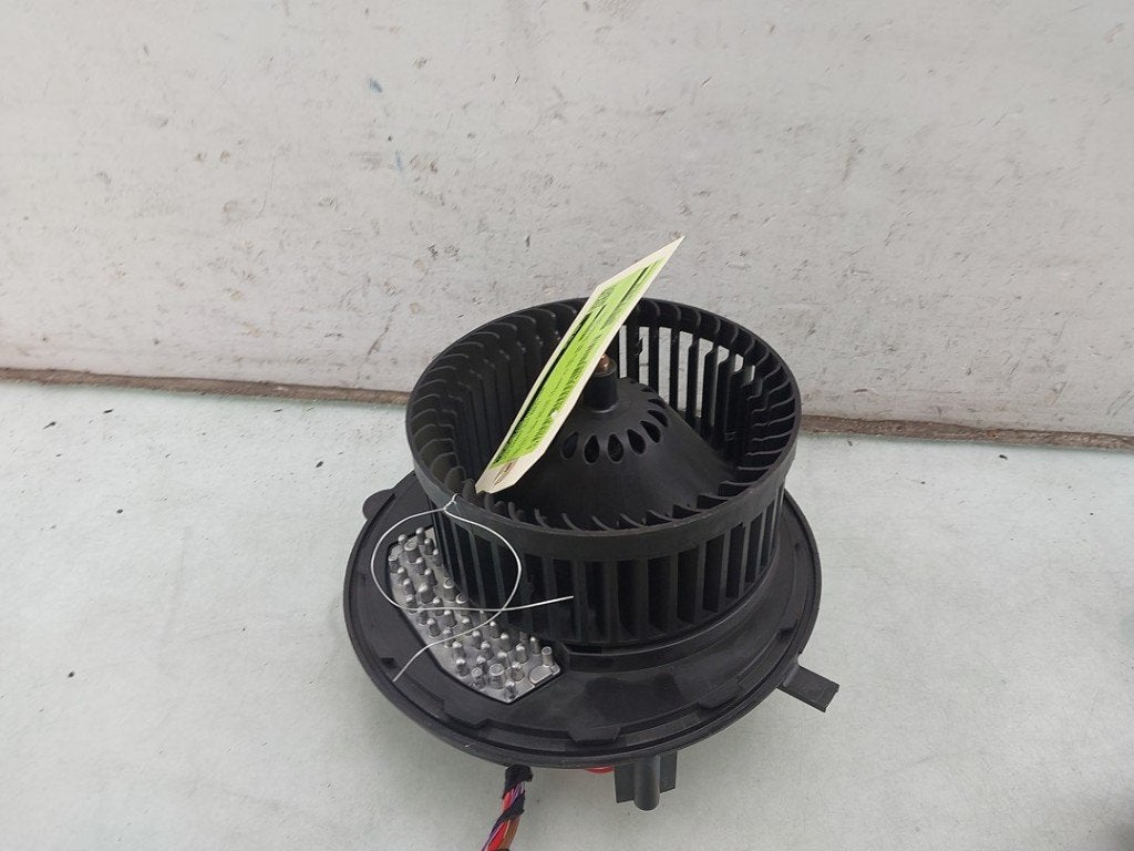 VENTILATEUR RADIATEUR MOTEUR Caddy Cargo V (SBA / SBH), Volkswagen, Valeo, Utilisé, 100, rue de Courcelles
75017  Paris, FR