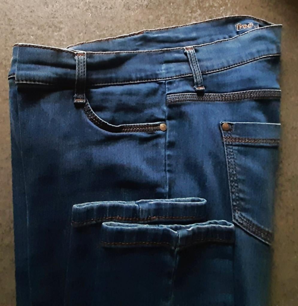 Te koop: Mooie jeansbroek van "Brax, Shakira Free Move"42L., Enlèvement, Brax Shakira, Porté, Bleu