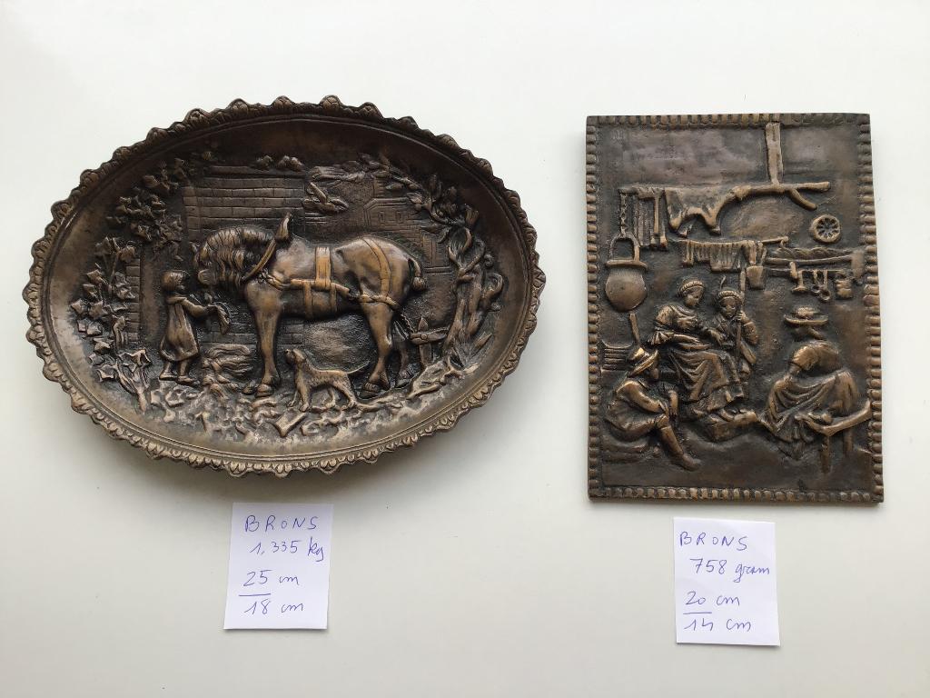 2 bronzen kaders met reliëf afbeeldingen, Antiek en Kunst, Ophalen of Verzenden