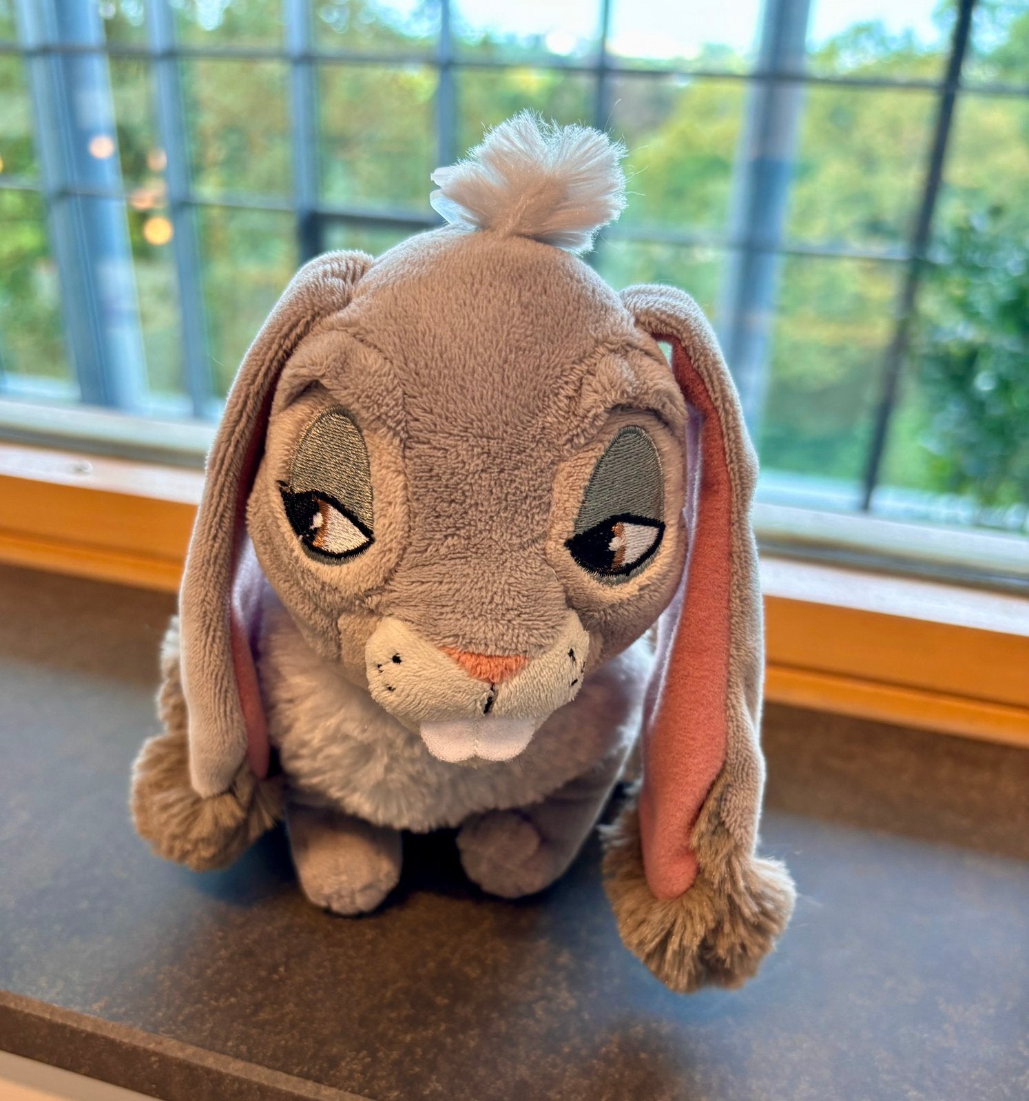 Adorable peluche Pan-Pan (Disneyland Paris), Enfants & Bébés, Jouets | Peluches, Neuf, Lapin, Gris, Petit (moins de 20 cm)