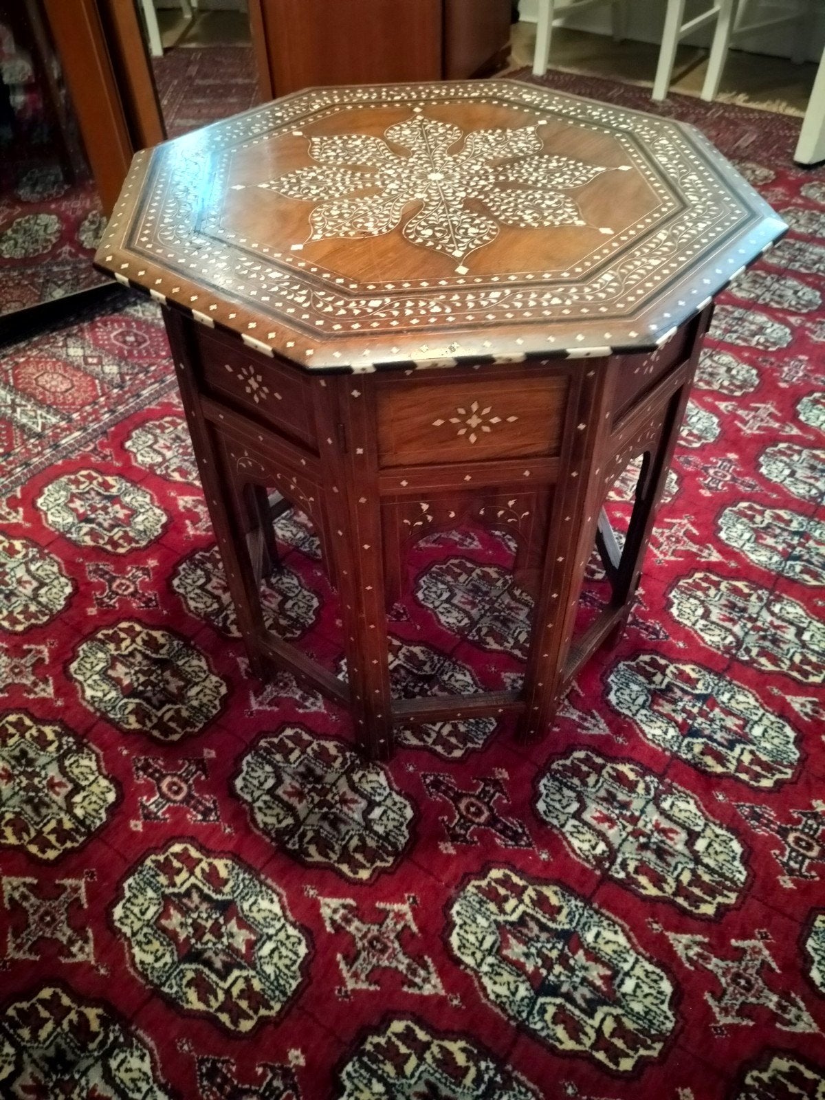 antique Indian folding table inlaid with bone, Enlèvement