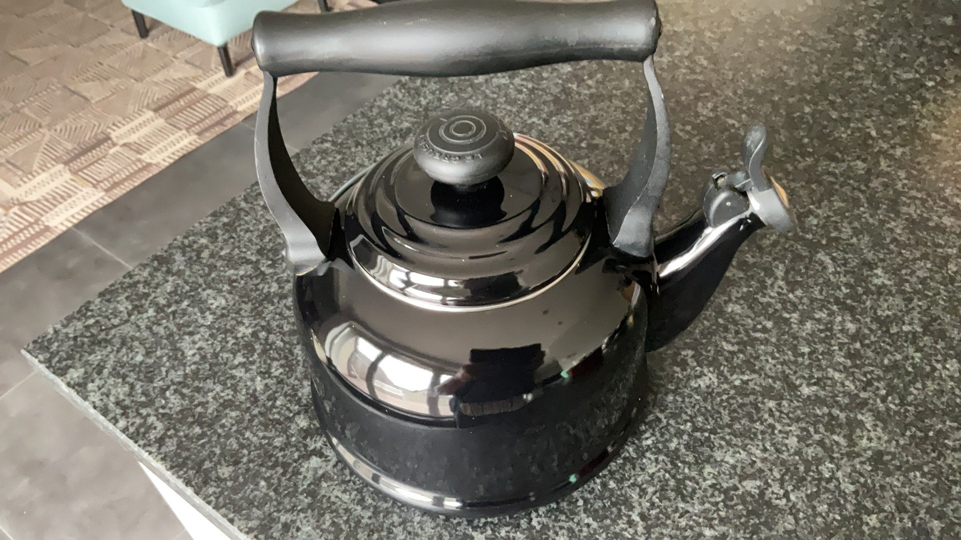 Le Creuset Fluitketel Tradition Ebbenzwart, Ophalen of Verzenden, Zo goed als nieuw