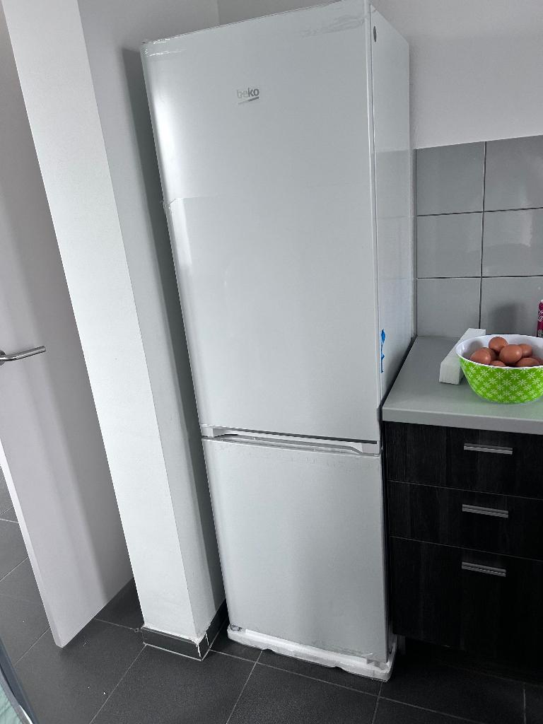 Nieuwe Beko Koelkast met diepvries B3RCNO256W No Frost, Elektronische apparatuur, Ophalen, 200 liter of meer, Nieuw, 160 cm of meer