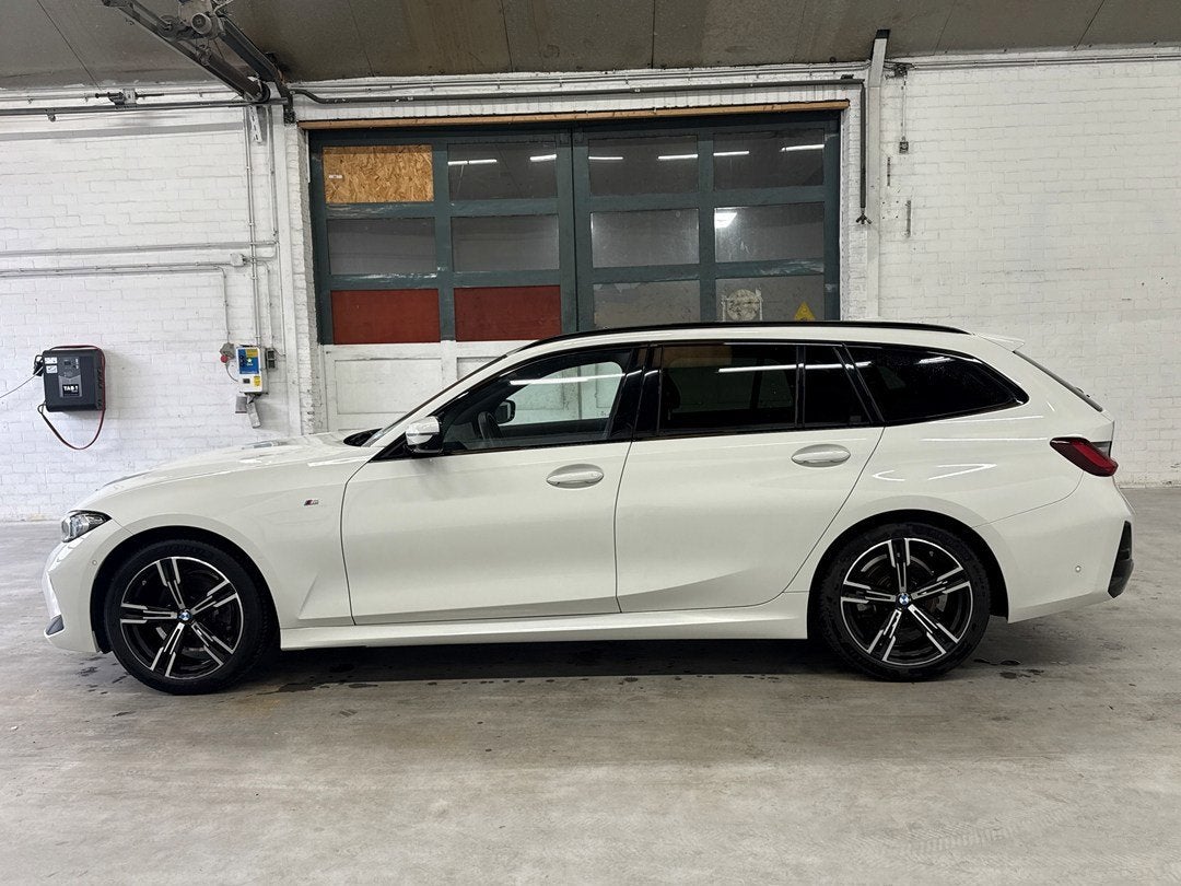 BMW 3-serie Touring 320i, M-sportpakket, M pakket, 360 camer, Automaat, Achterwielaandrijving, 4 cilinders, Alcantara