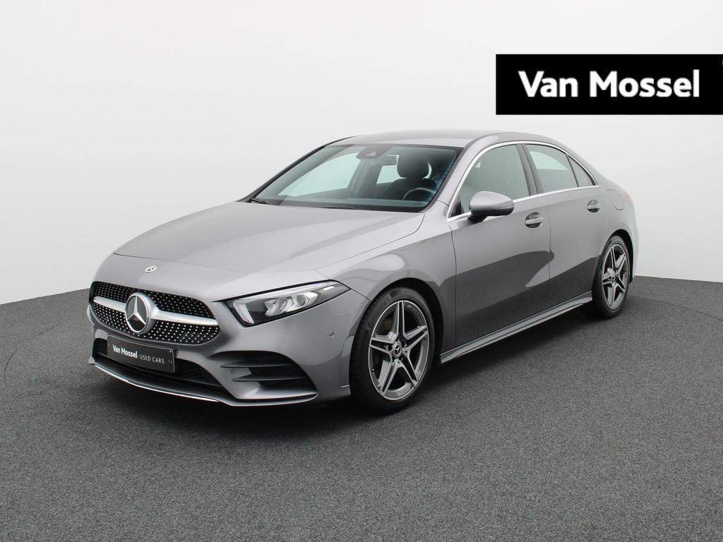 Mercedes-Benz A 180 sedan + AMG LINE + CAMERA + LED + 1Y USE, Auto's, 4 deurs, Parkeersensor, 4 cilinders, 136 pk