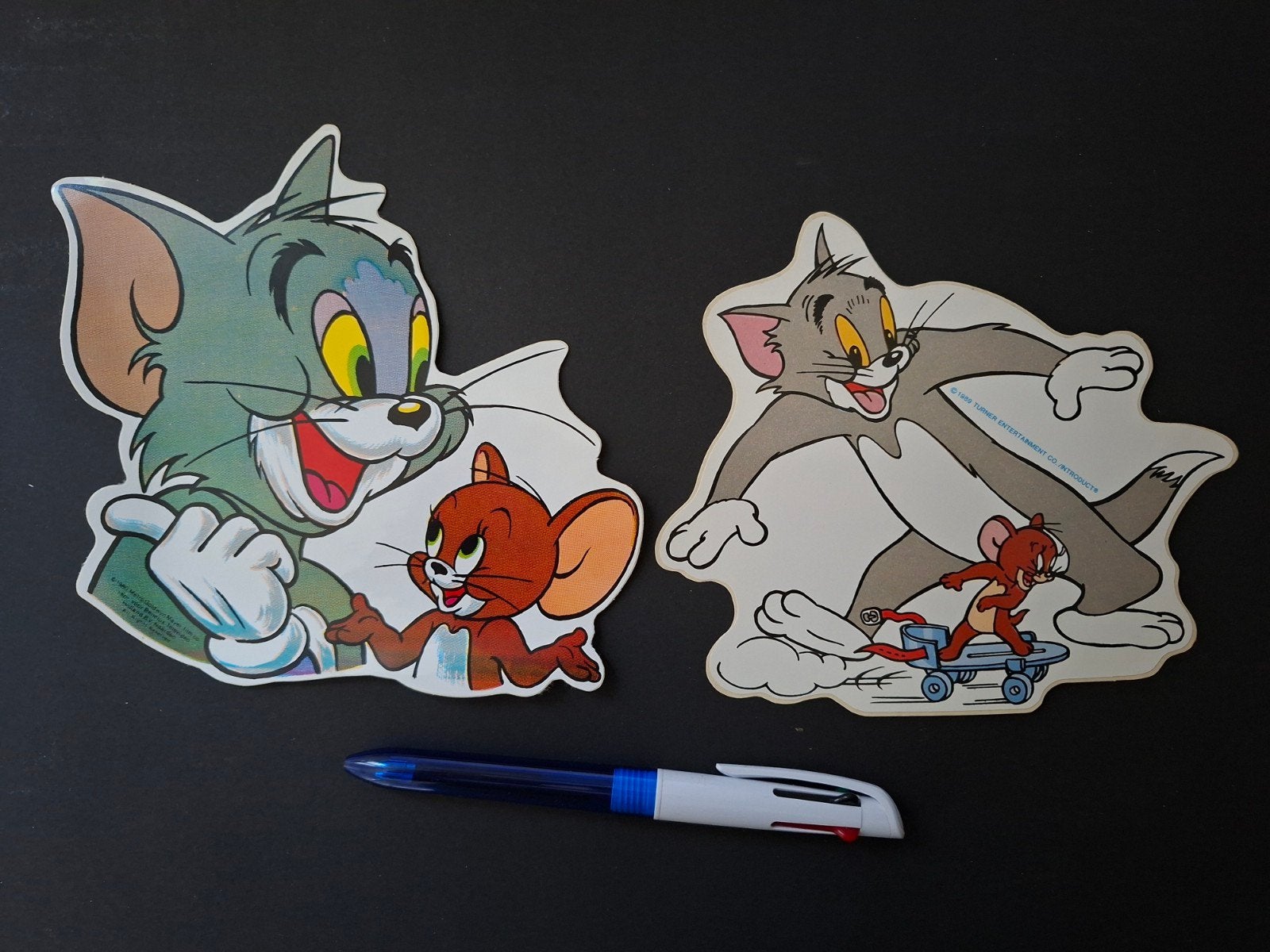 2 grote stickers Tom & Jerry 1990, Ophalen of Verzenden, Nieuw, Film, Tv of Omroep