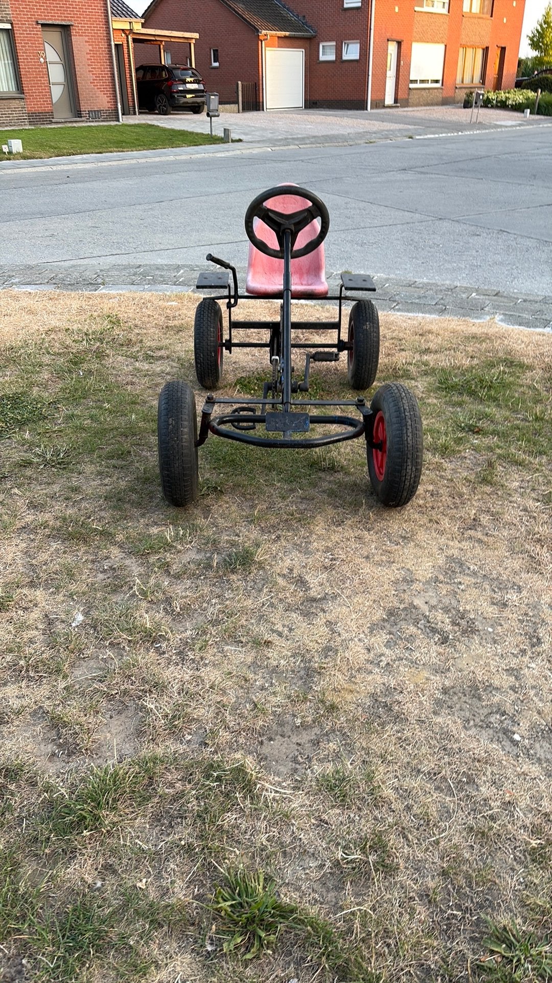 Gokart zonder aanhanger (STUURT NIET ZO GOED ), Kinderen en Baby's, Speelgoed | Buiten | Skelters, Ophalen, Gebruikt, Berg, Duozit