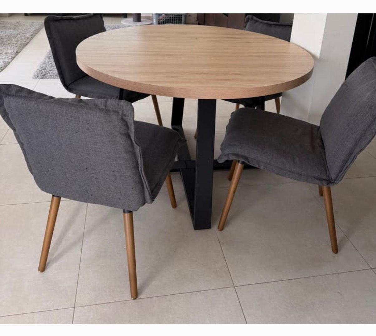 Table de cuisine ronde avec 4 chaises en bon état, Maison & Meubles, Tables | Tables à manger, Enlèvement, Comme neuf
