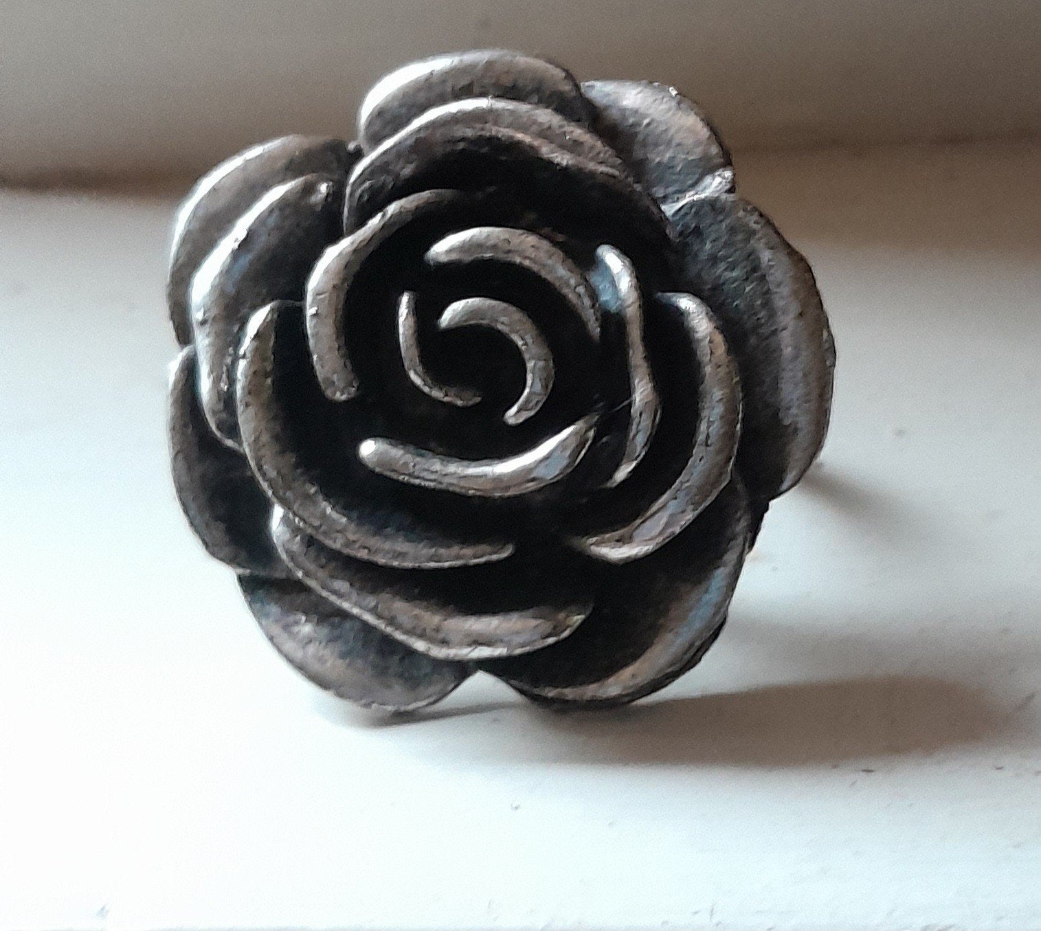 Prachtige roos ring..., Ophalen of Verzenden, Zo goed als nieuw, Overige materialen, Dame