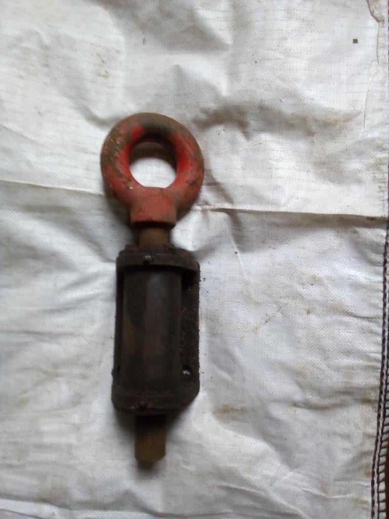 ATTACHE DE REMORQUE TOURNANTE, Enlèvement, Utilisé