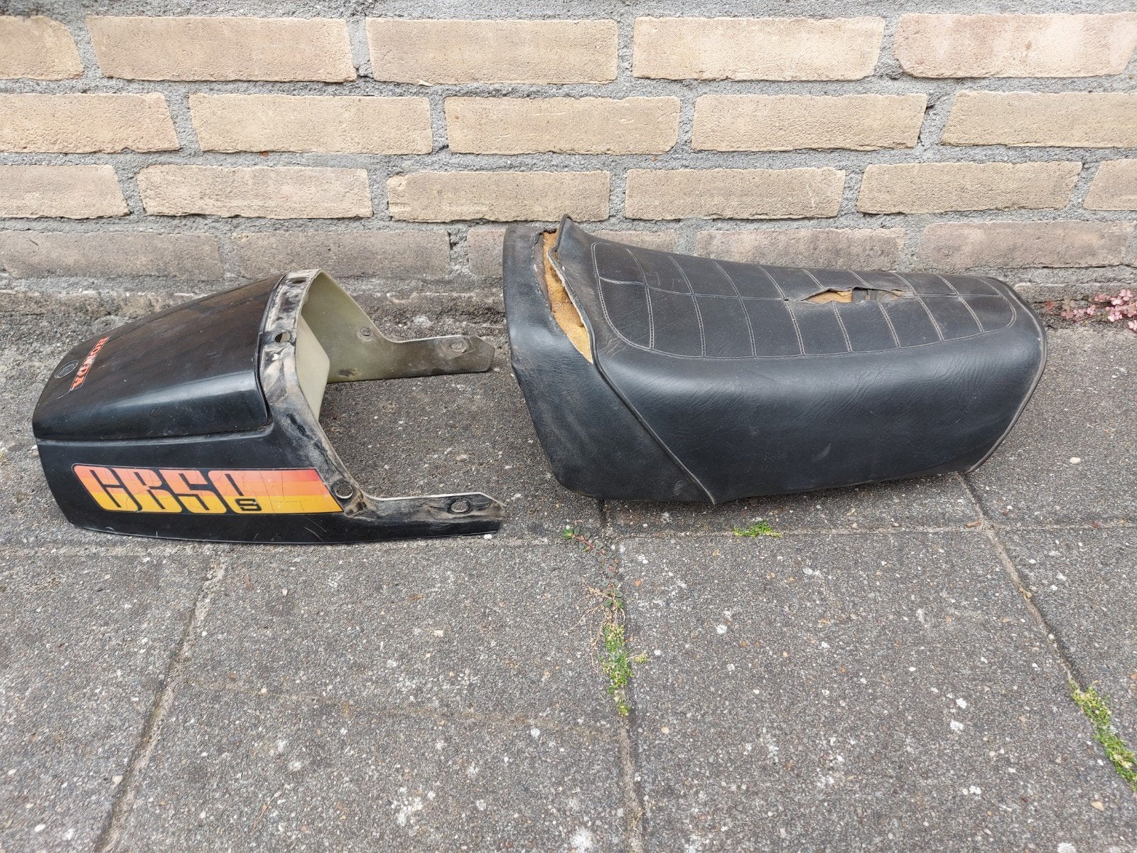 Zadel honda CB50, Enlèvement, Selle