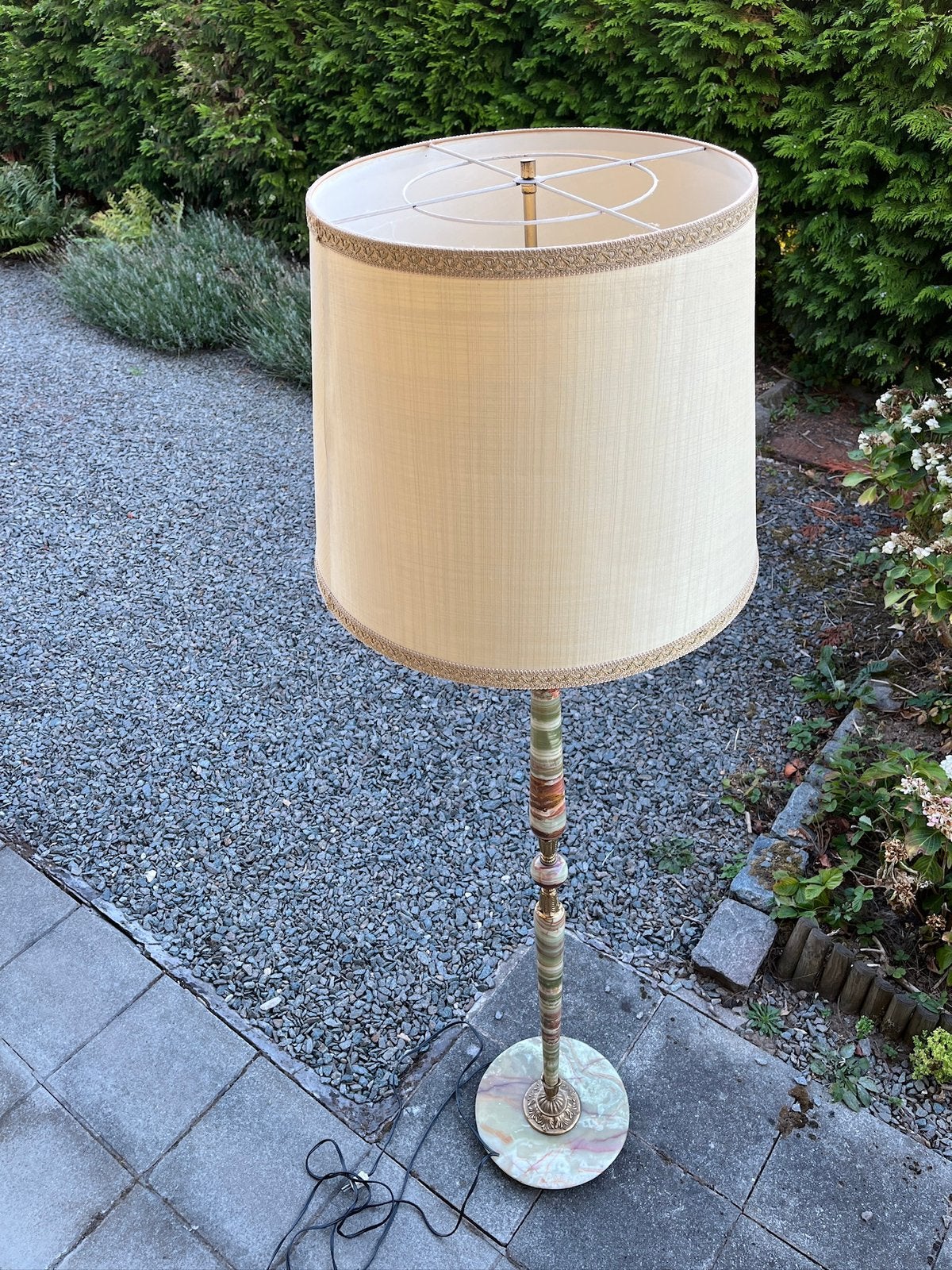 Lampadaire ancien classique, Enlèvement