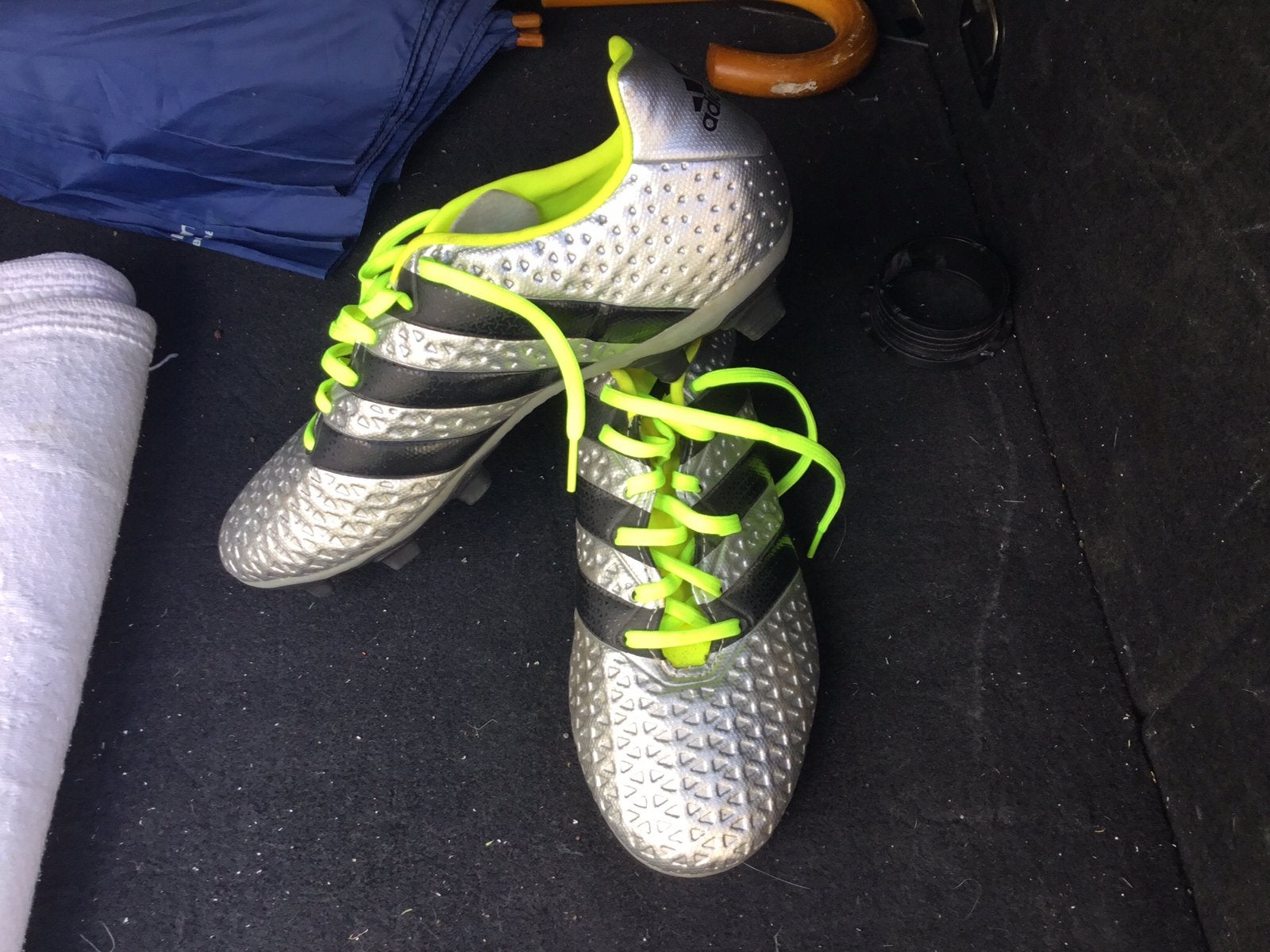 Lederen adidas voetbalschoenen maat 42 of 8,5 zilver, Sport en Fitness, Ophalen, Zo goed als nieuw, Schoenen