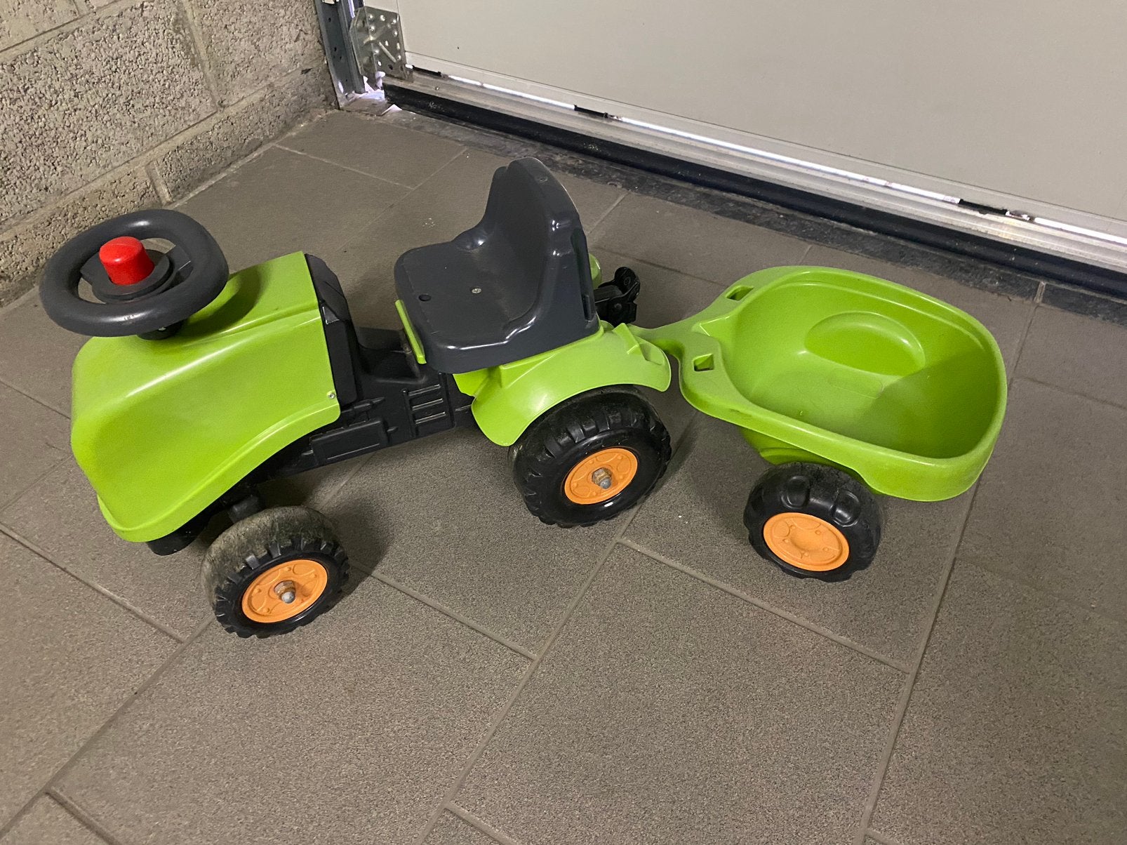 Petit tracteur et sa benne pour enfant, Kinderen en Baby's, Speelgoed | Buiten | Voertuigen en Loopfietsen, Ophalen, Zo goed als nieuw
