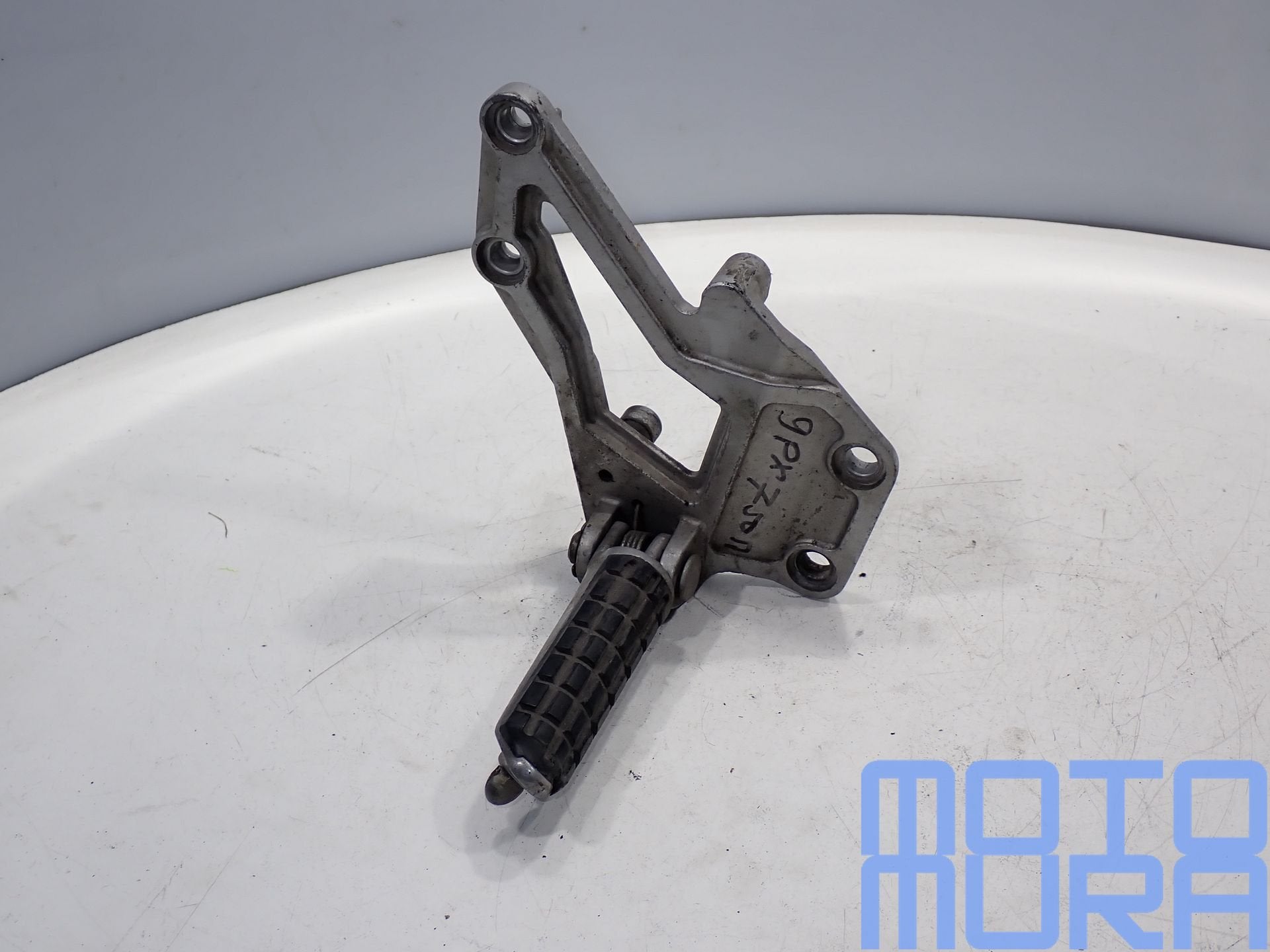 Kawasaki GPX 750 1986 - 1990 voetsteun met schetsplaat recht, Motoren, Gebruikt, -, -, Ophalen of Verzenden