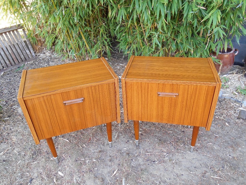 2 tables de chevet vintage des années 1960, 56 cm, Bois, Brun, Marqué