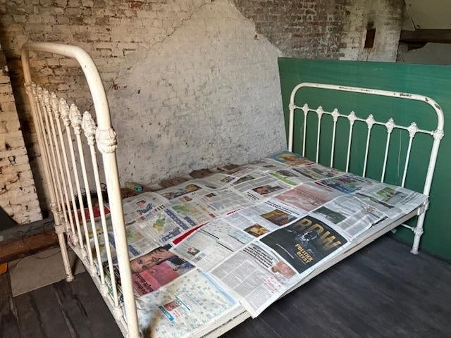 Ijzeren bed, Enlèvement