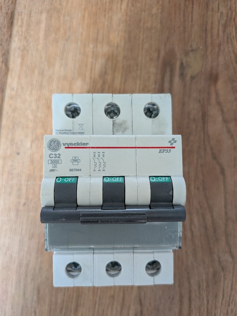 2 zekeringen Vynckier-ABB, Doe-het-zelf en Bouw, Elektriciteit en Kabels, Ophalen, Gebruikt, Overige merken