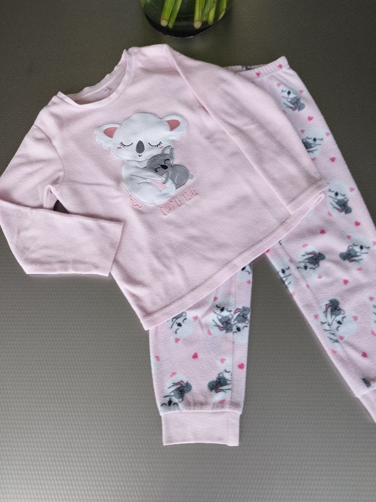 Pyjama roos maat 110, Enfants & Bébés, Enlèvement ou Envoi, Comme neuf, Fille, Vêtements de nuit ou Sous-vêtements