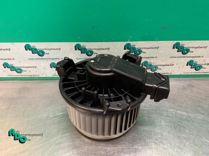 Kachel Ventilatiemotor van een Suzuki Swift (Swift 05-), Gebruikt, -, -, Ophalen of Verzenden