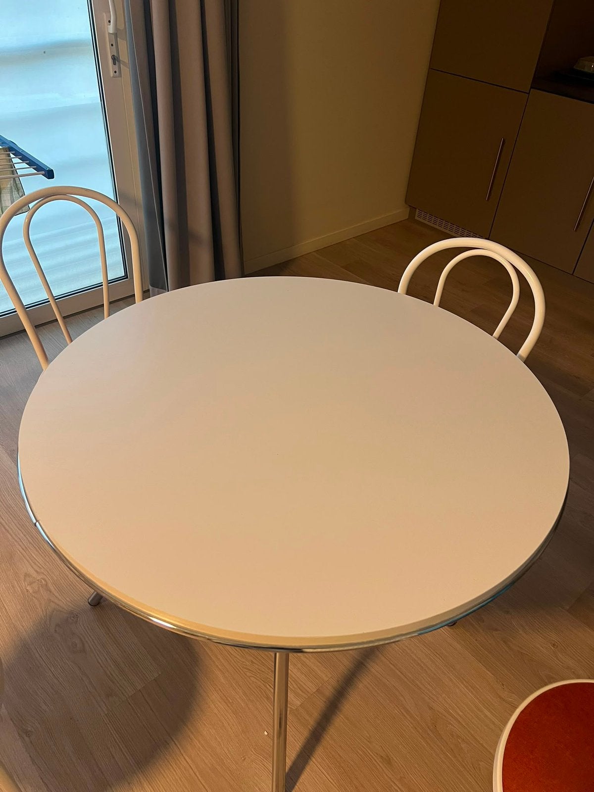 Keukentafel met 4 stoelen, Huis en Inrichting, Tafels | Eettafels, Ophalen, Kunststof, Rond, Zo goed als nieuw
