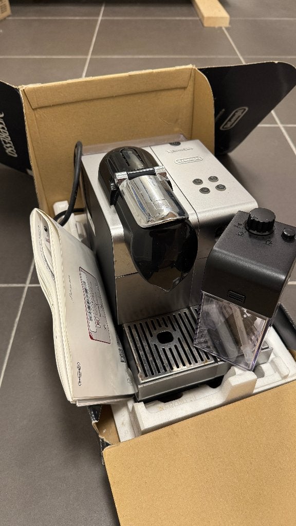DeLonghi Nespresso koffie machine EN520.S, Réservoir d'eau amovible, Enlèvement ou Envoi, Dosettes et capsules de café, Cafetière