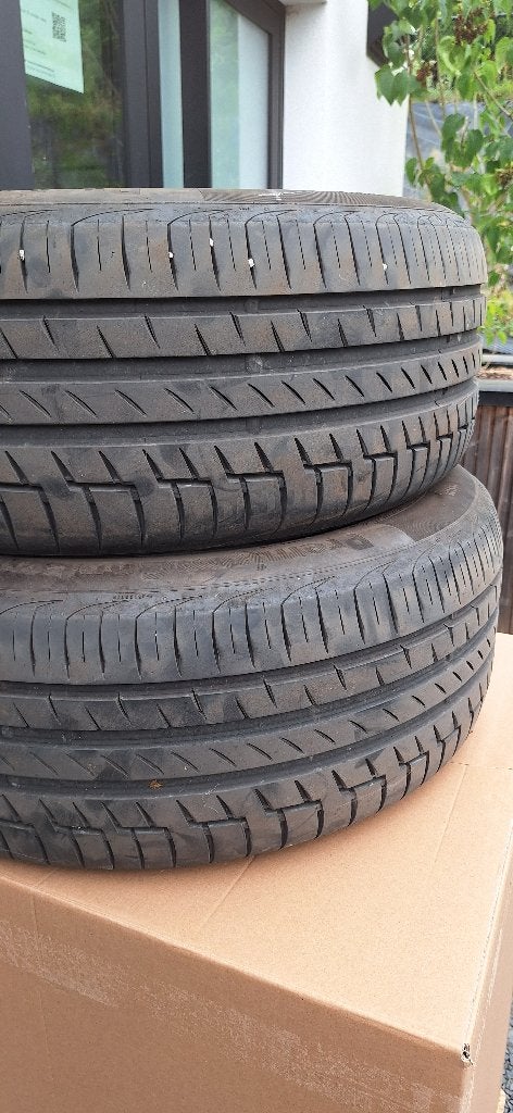 Twee Continental zomerbanden 235/50 R18, Auto-onderdelen, Banden en Velgen, Ophalen, 18 inch, Gebruikt, 235 mm