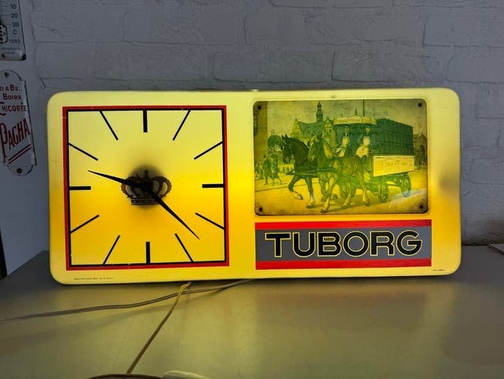 Vintage Tuborg Wandklok met Verlichting 1975, Verzamelen