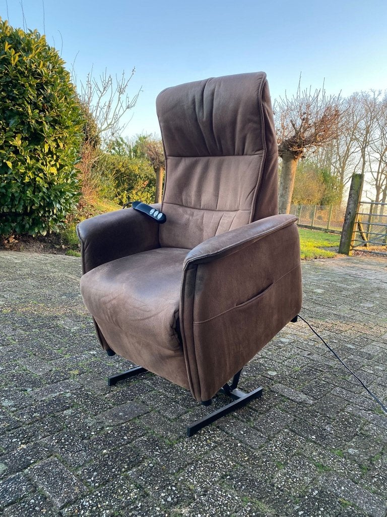 Bruine microlederen staop stoel / sta op fauteuil leer, Huis en Inrichting, Gebruikt, 75 tot 100 cm, Ophalen of Verzenden, Leer