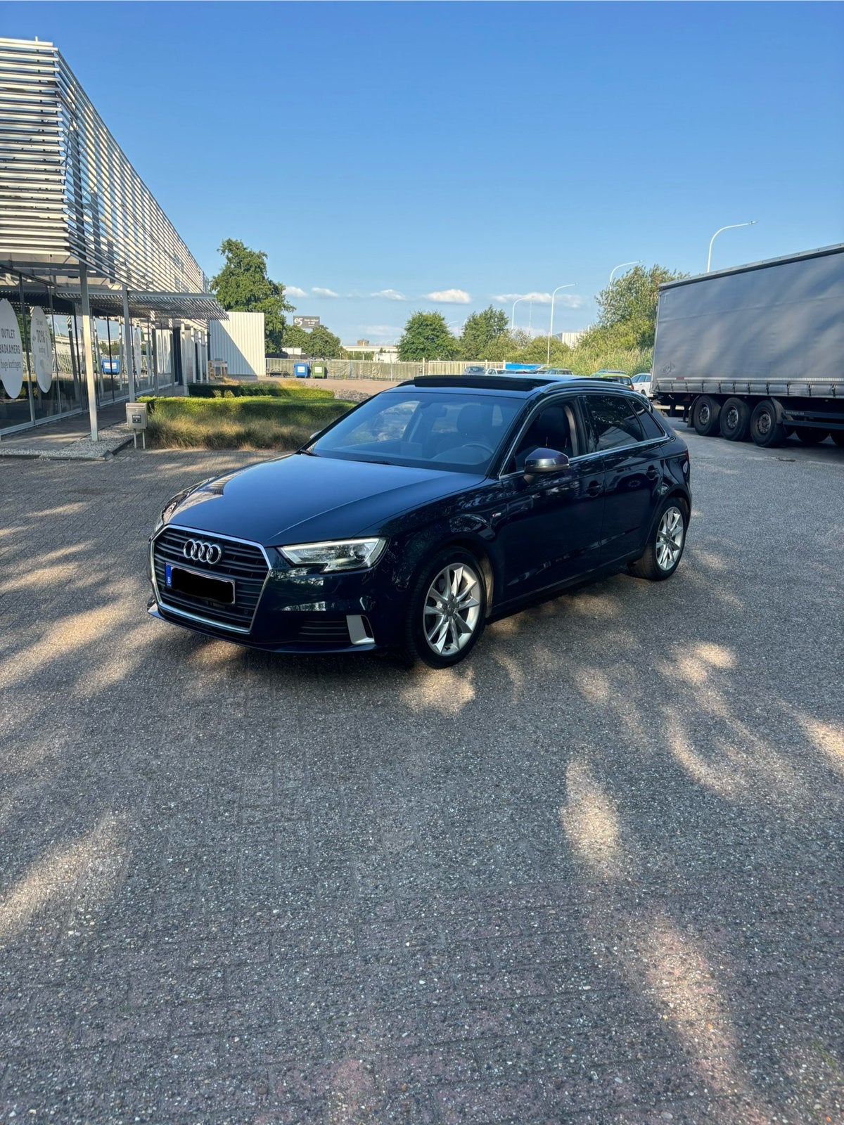 Audi A3 05/2018 Cosmos Blue, Autos, Cuir, Euro 6, Boîte manuelle, Noir