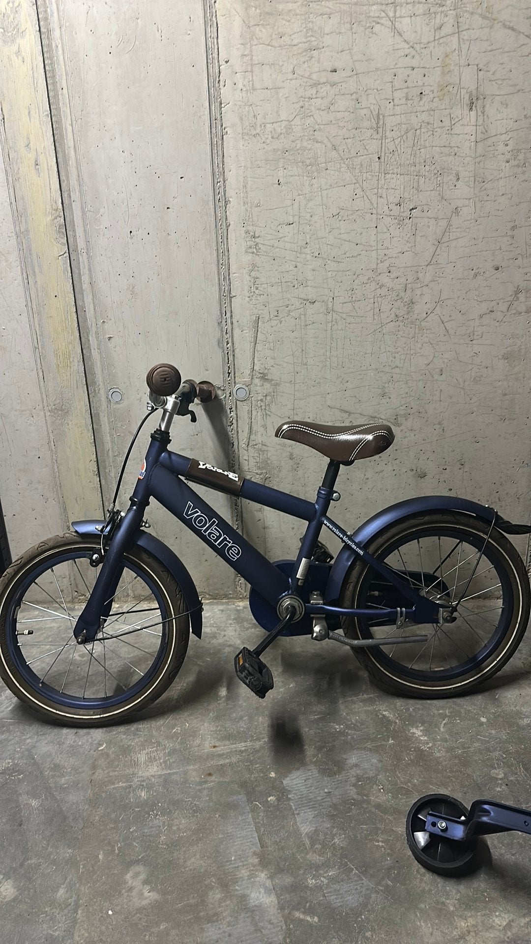 Volare fiets met steunwielen, Fietsen en Brommers, Ophalen, Zo goed als nieuw, Velgrem, 14 inch of minder