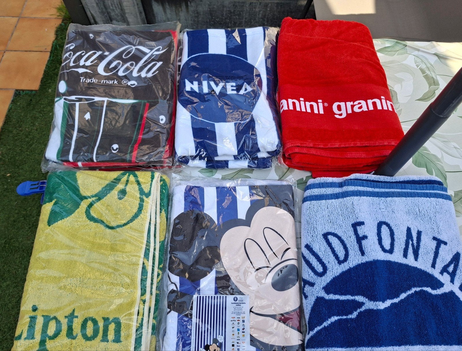 Badhanddoeken : merk disney /coca cola / lipton / granini..., Collections, Enlèvement ou Envoi
