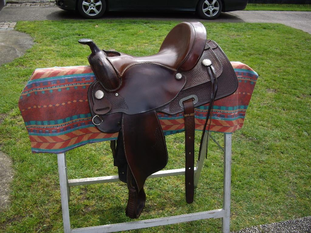Te koop ; Twee Western zadels + Allerlei, Ophalen, Zo goed als nieuw, Western
