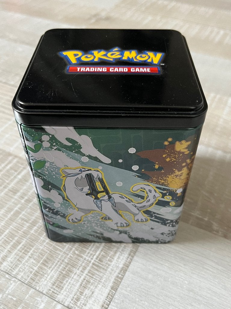 Pokémon Tin Box, Hobby en Vrije tijd, Verzamelkaartspellen | Pokémon, Ophalen, Zo goed als nieuw, Overige typen