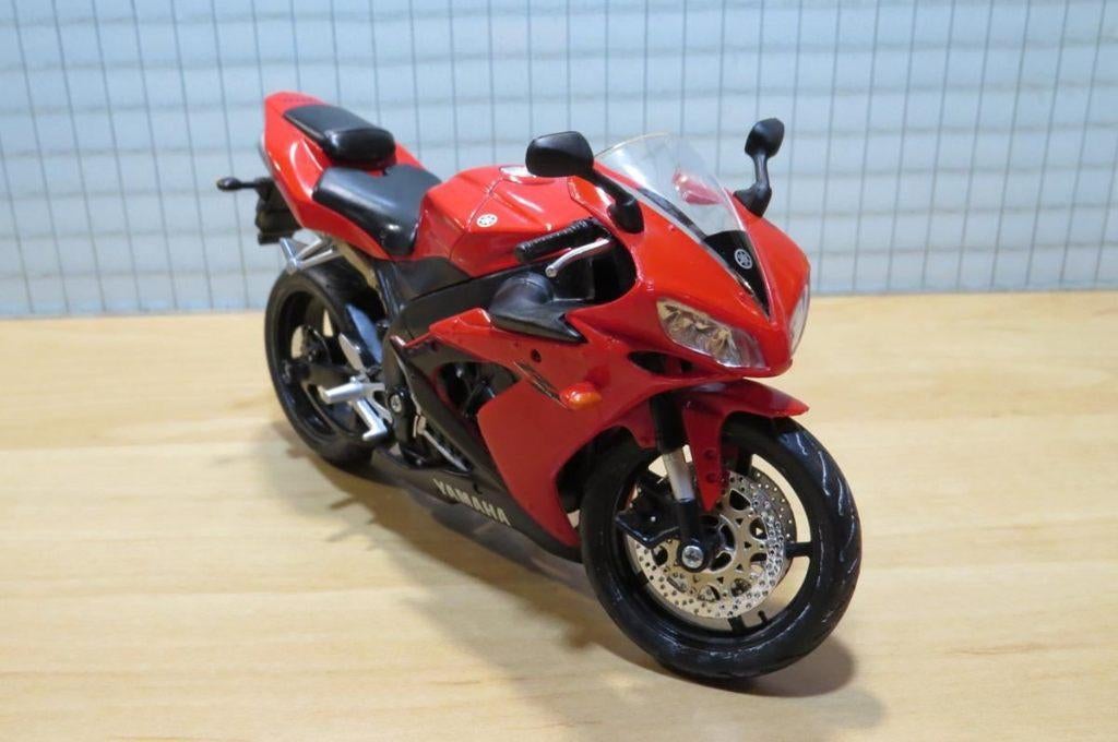 Yamaha YZF-R1 red 1:12 31101, Enlèvement ou Envoi, Neuf, 1:9 à 1:12, Moteur