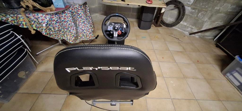 Logitech g29 sim race stuur ps4 en ps5 en playseat, Games en Spelcomputers, Ophalen